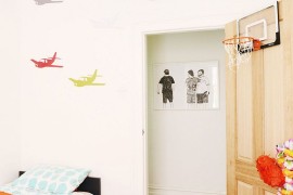 Kids' room with unique wall motif