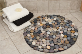 Round bath mat with different colored pebbles