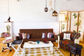 Smart living room with vintage touches
