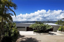 Street facade of the futuristic Aussie home offers complete privacy