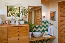 Tiles in the bathroom add chevron pattern