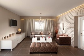 Unique way to decorate the living room with large flat console [Photography: Elad Gonen]