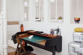 A simple way to decorate a modest home workspace with sleek desk