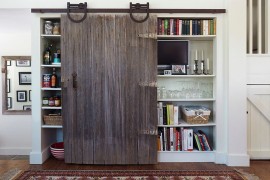 25 Trendy Kitchens That Unleash The Allure Of Sliding Barn Doors