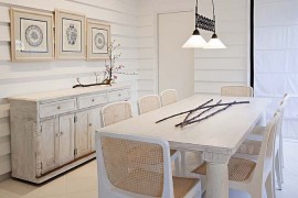 Vintage sideboard with a weathered finish contrasts the glossy backdrop [Design: Studio Marcelo Brito]