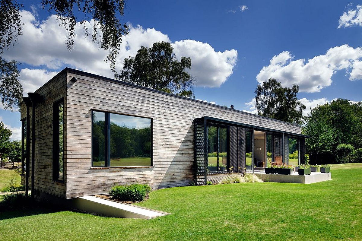 Eco-Friendly Dwelling: Contemporary Mobile Home Nestled in New Forest