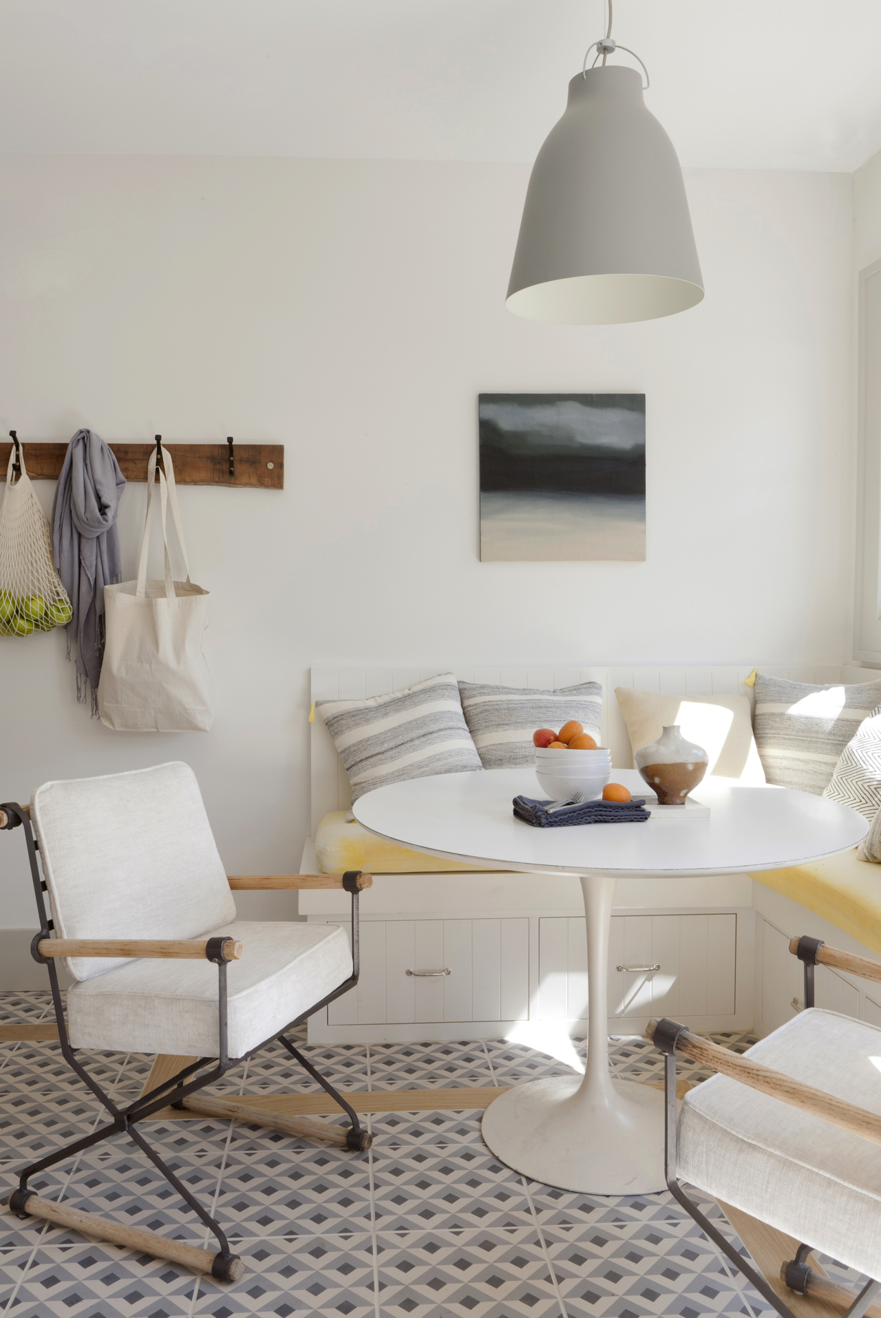 Dining in comfort with kitchen banquettes