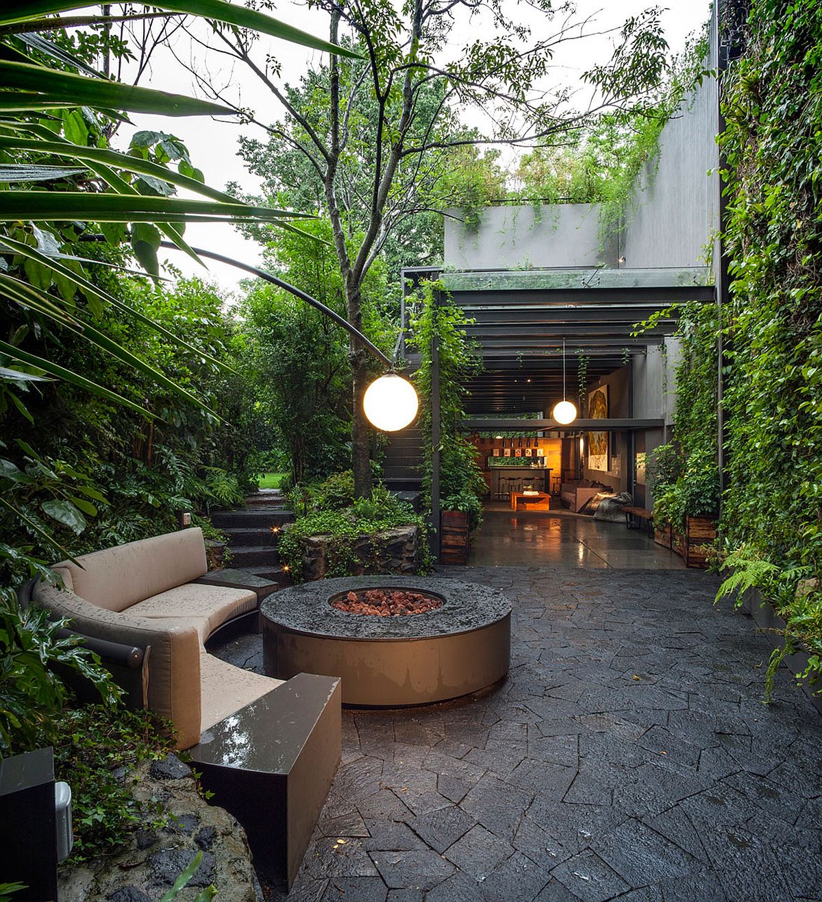 Lavish Outdoors: Stunning Courtyards and a Cloak of Greenery Enchant at Casa O?
