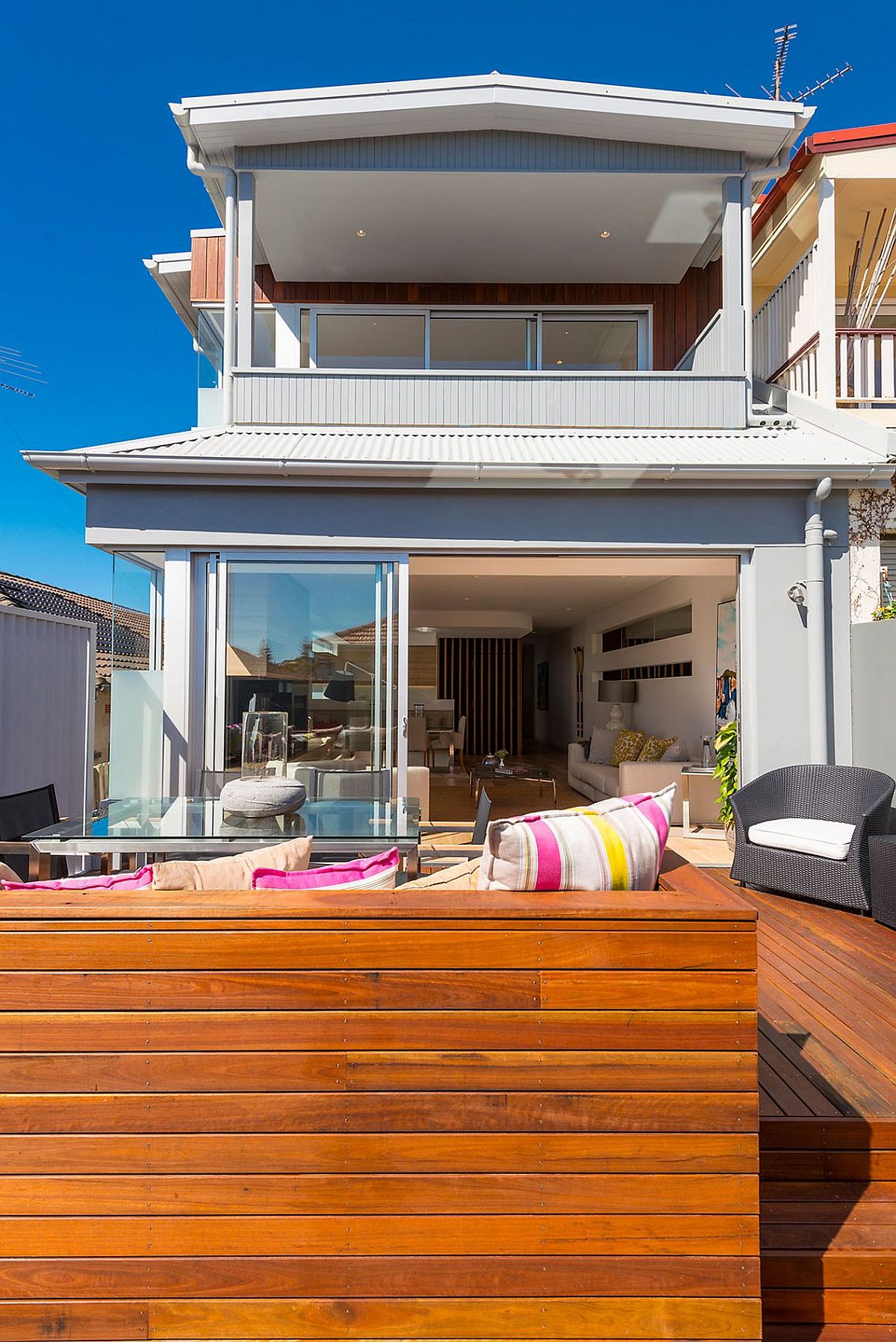Single Level 60?s Sydney Home Gets a Beachy Modern Upgrade