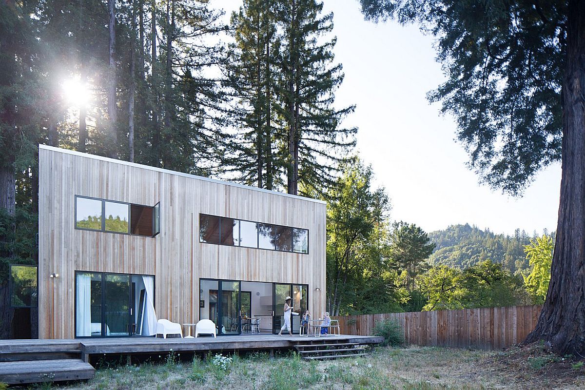 Imposing Old Redwoods Surround this Modern Vacation Home in California