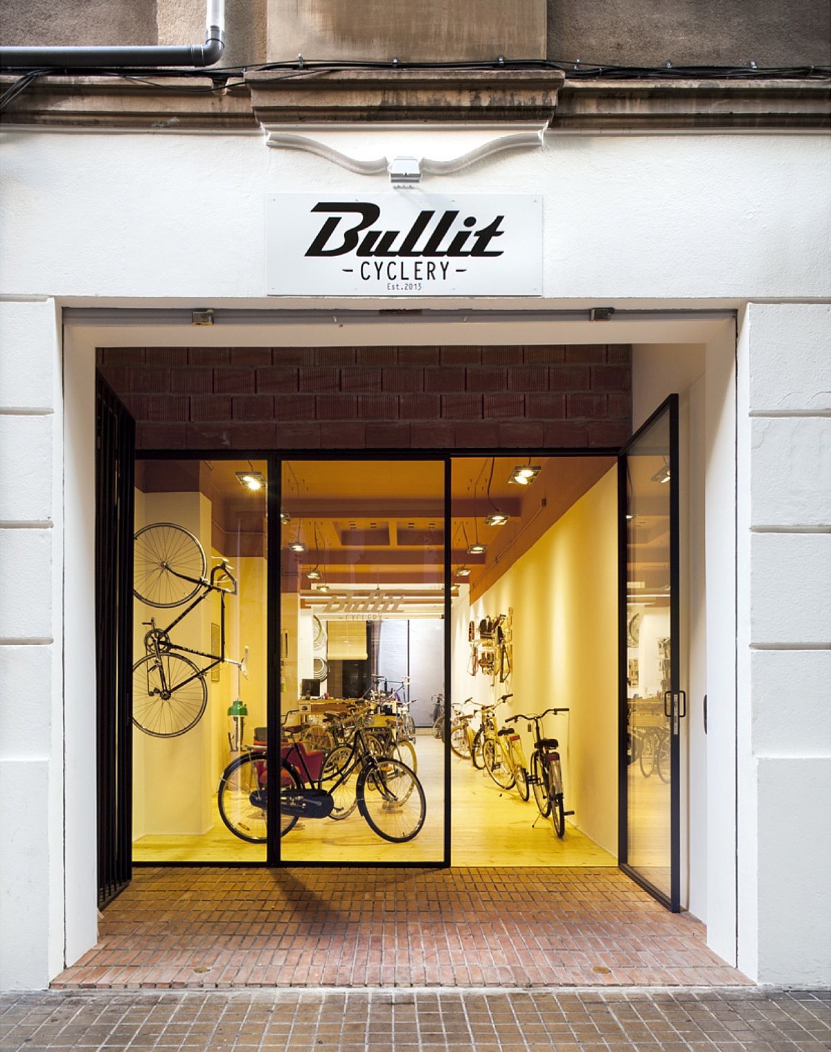 Bullit Cyclery: Dark Bike Shop in Valencia Gets a Breezy, Cozy Revamp