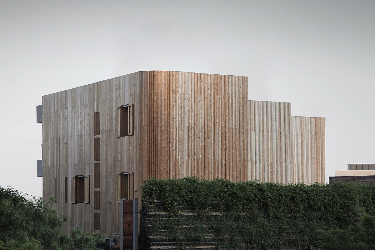 Wall of Wood: Acoustics Meet Aesthetics at House in Pedralbes