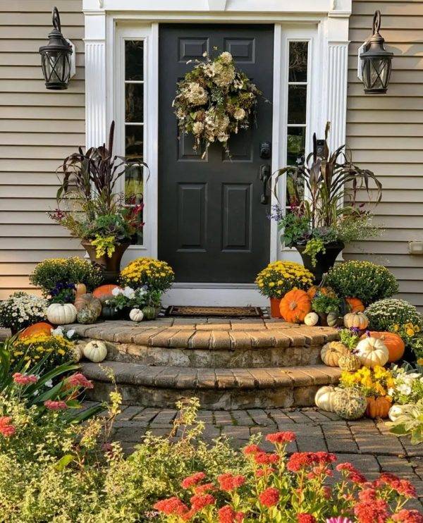 20 Dreamy Porch Setups For Fall Decoist