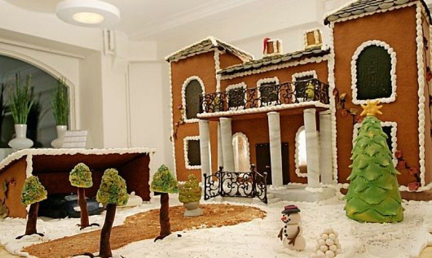 Christmas Decoration - World Most Expensive Gingerbread House