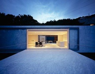 Minimalist Contemporary Plus House in Japan