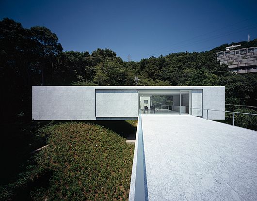 Minimalist Contemporary Plus House in Japan