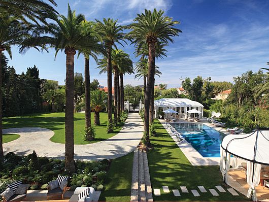 Stunning Chateau St Tropez Mixes Privacy & Sheer Luxury on ...