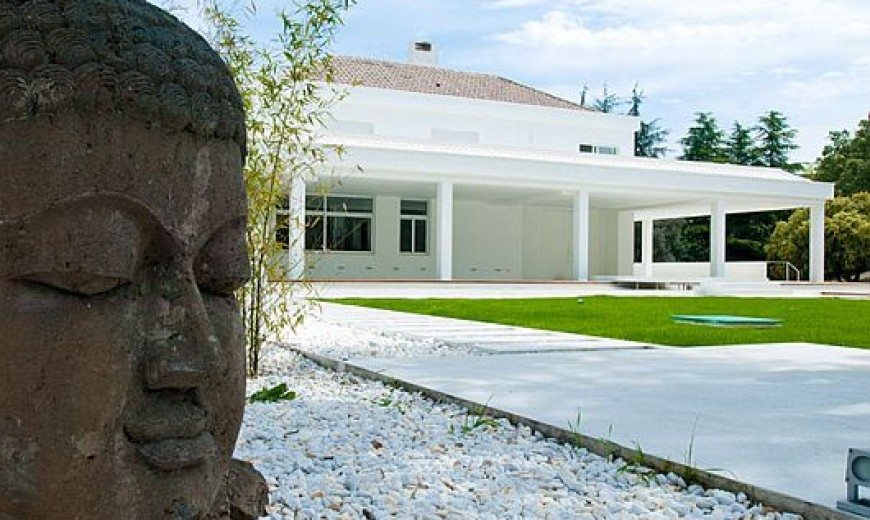 Sleek White Contemporary Villa in Madrid