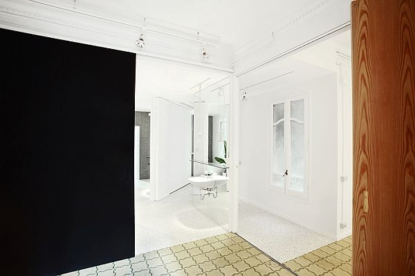 White-Renovated-Apartment-in-Barcelona-11