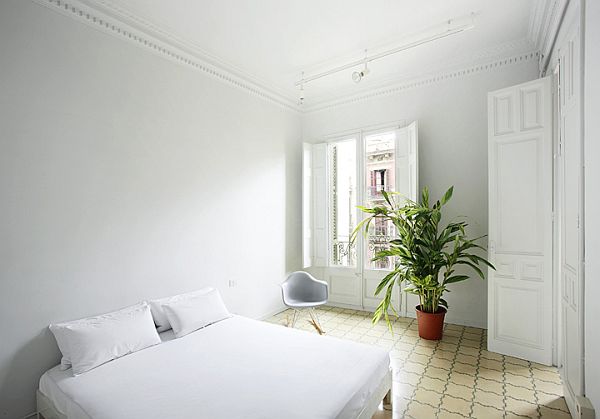 White Renovated Apartment in Barcelona 13