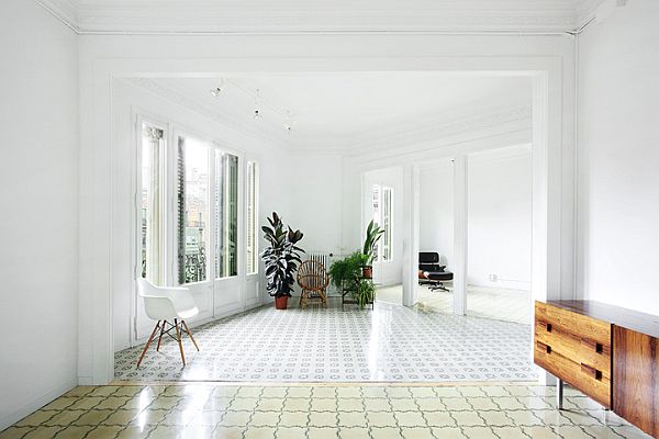 White Renovated Apartment in Barcelona 4