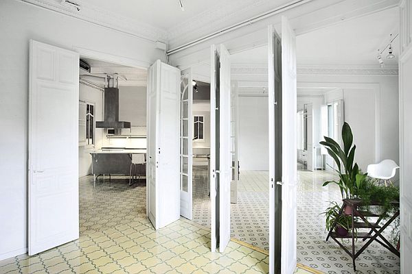 White-Renovated-Apartment-in-Barcelona-7