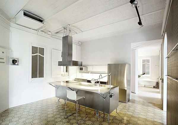 White-Renovated-Apartment-in-Barcelona-8