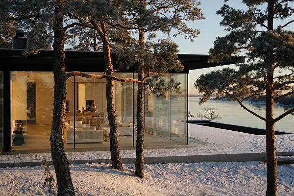 Stunning-Swedish-House-With-Lake-Views-2