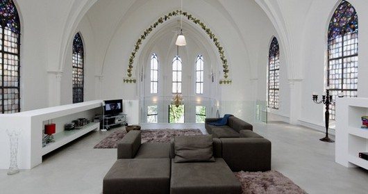 Gothic style meets minimalism - Residential Church XL