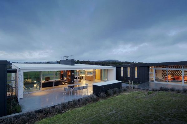 Dixon House in New Zealand by Stapleton Elliott