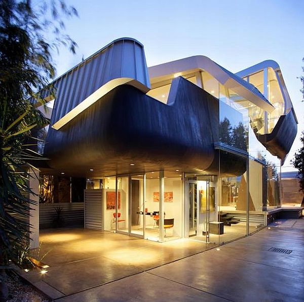 Undulating Residence in Venice Beach