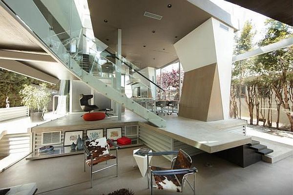 Undulating Residence in Venice Beach