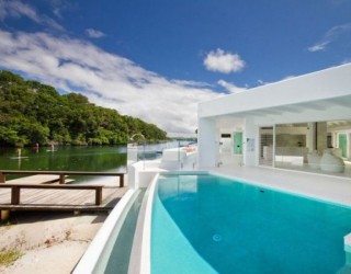Breathtaking Holiday House on the Noosa River