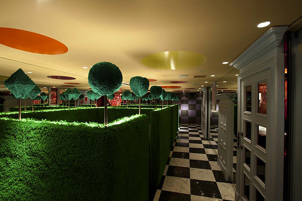 alice in wonderland themed restaurant