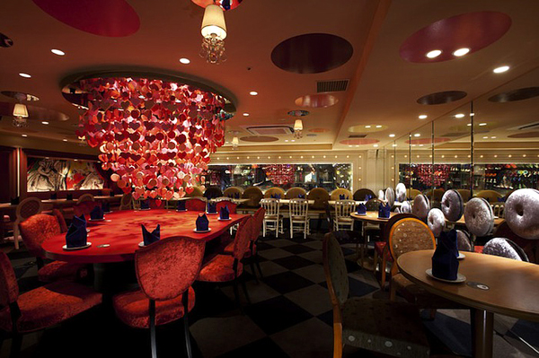 alice in wonderland themed restaurant