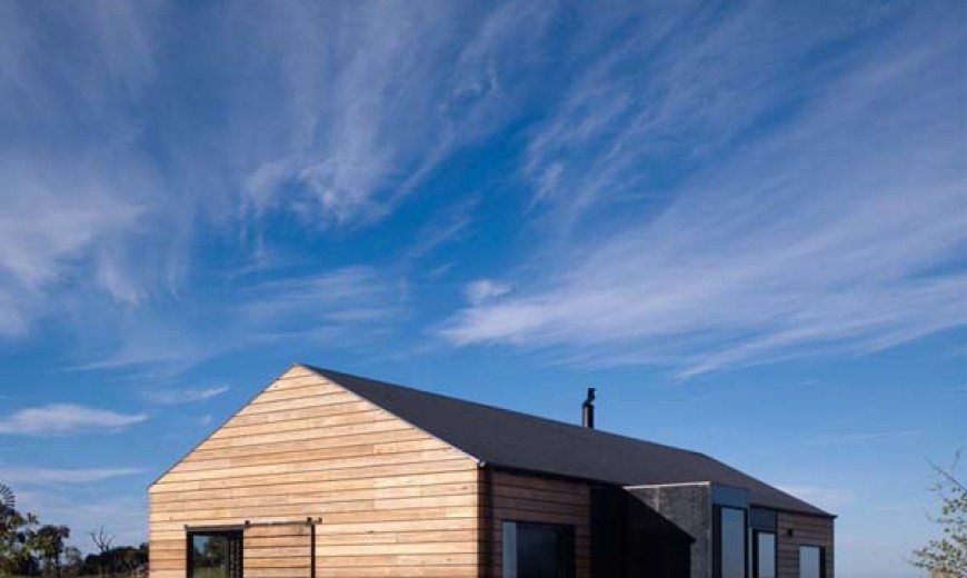 Panoramic Australian Residence inspired by farmhouses: Hill Plain House