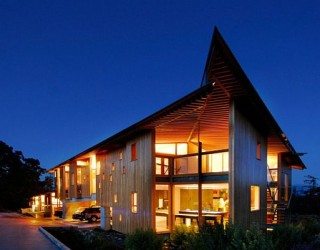 Modern Ranch in British Columbia Charms With Its Luxury Amenities