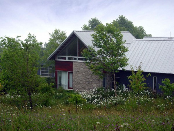 Green-Blais-Residence-by-Architects-Alliance-5