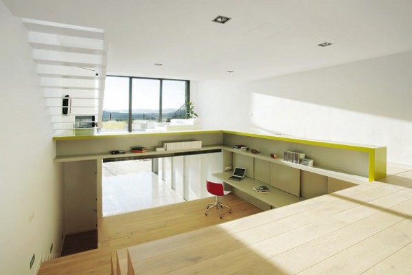 Spacious-Step-House-Design-in-Narrow-Plot-Land-3