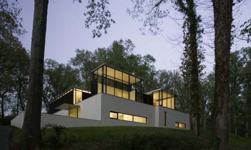 Residence exploring the black/white connection by David Jameson Architect
