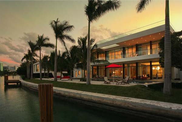 waterfront-home in-Miami-Beach