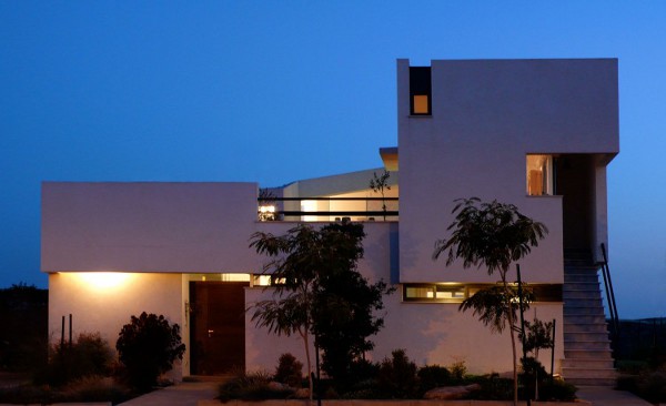 Desert Villa by Uri Cohen Architects 1