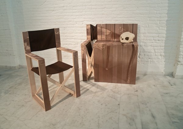 Exceptional Folding Chair Transforms Into a Side Table 1