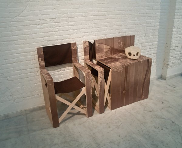 Exceptional Folding Chair Transforms Into a Side Table 2