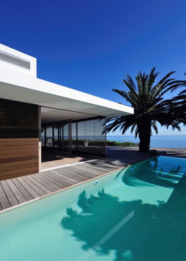 Impressive Modern Home in South Africa by Luis Mira Architects 2