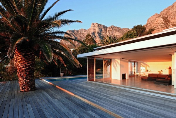 Impressive Modern Home in South Africa by Luis Mira Architects 9