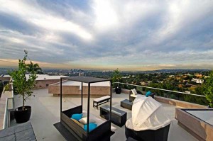 1525 Blue Jay Residence Packs Eco-Friendly Properties