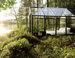 Transparent secluded retreat with included garden shed