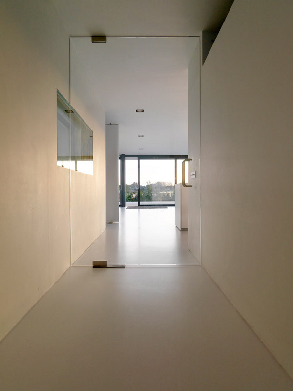 House-S-by-Grosfeld-van-der-Velde-Architecten-12
