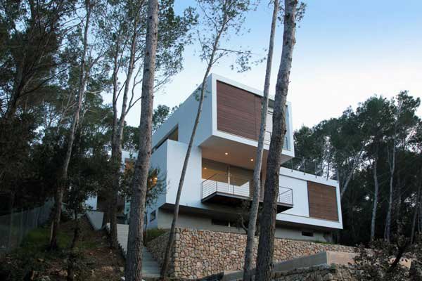 Mallorcan Residence Among Robust Pines and Holm Oaks 1